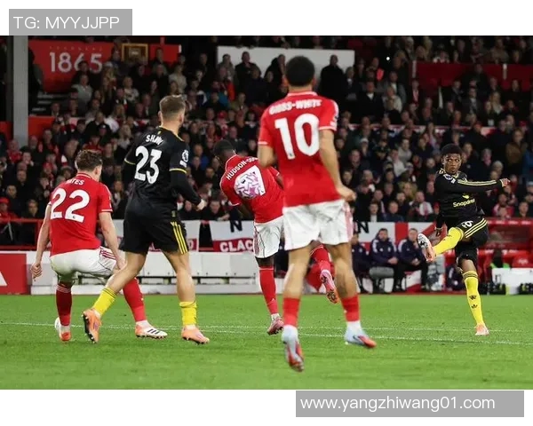 曼联与巴黎激战回顾精彩瞬间与战术分析全景呈现