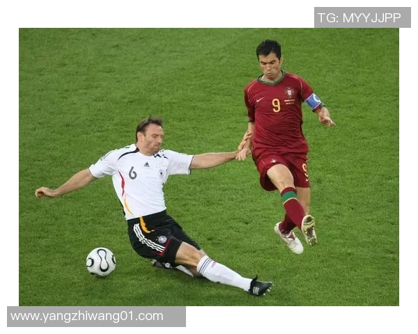 劳德鲁普：从足球传奇到教练生涯的辉煌转型与影响力分析