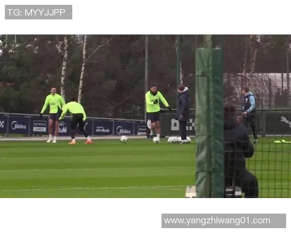 曼联主场迎战加拉塔萨雷决战欧冠小组赛激战正酣 曼联主场迎战加拉塔萨雷决战欧冠小组赛激战正酣