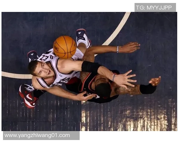 布鲁克洛佩斯：从篮球场上的巨人到全能战士的传奇之路